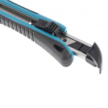 78893 | Нож 170 мм, обрезиненный ABS-корпус, выдвижное сегментное лезвие 18 мм (SK-5), металлическая направляющая, 5 лезвий, GROSS-2