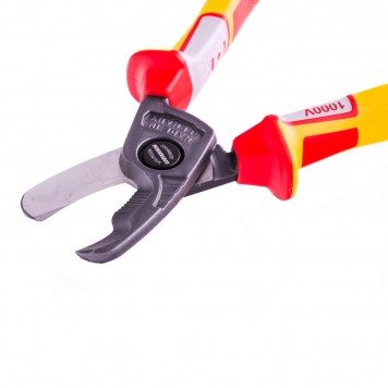 17728 | Кабелерез, диэлектрические рукоятки до 1000 В, трехкомпонентные рукоятки, 210 мм, GROSS-1